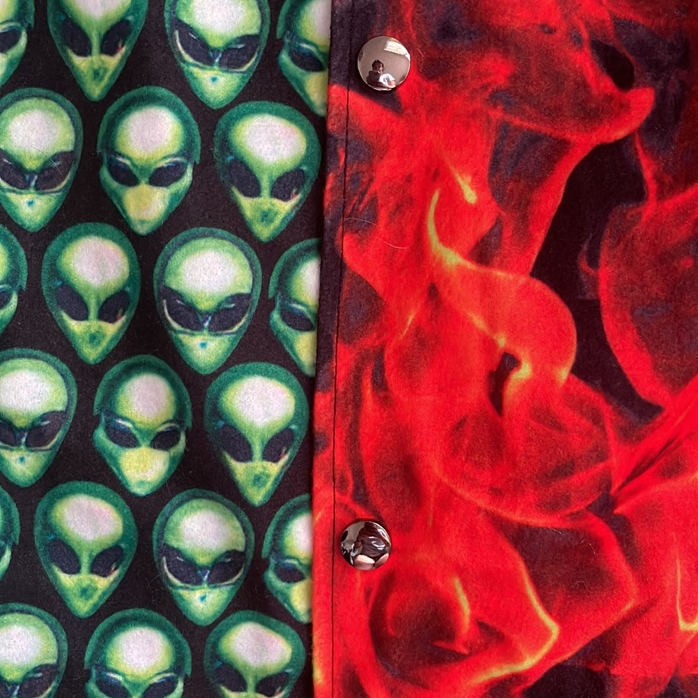 Half Alien Half Flames Button Up Jacket Size Xl - image 2